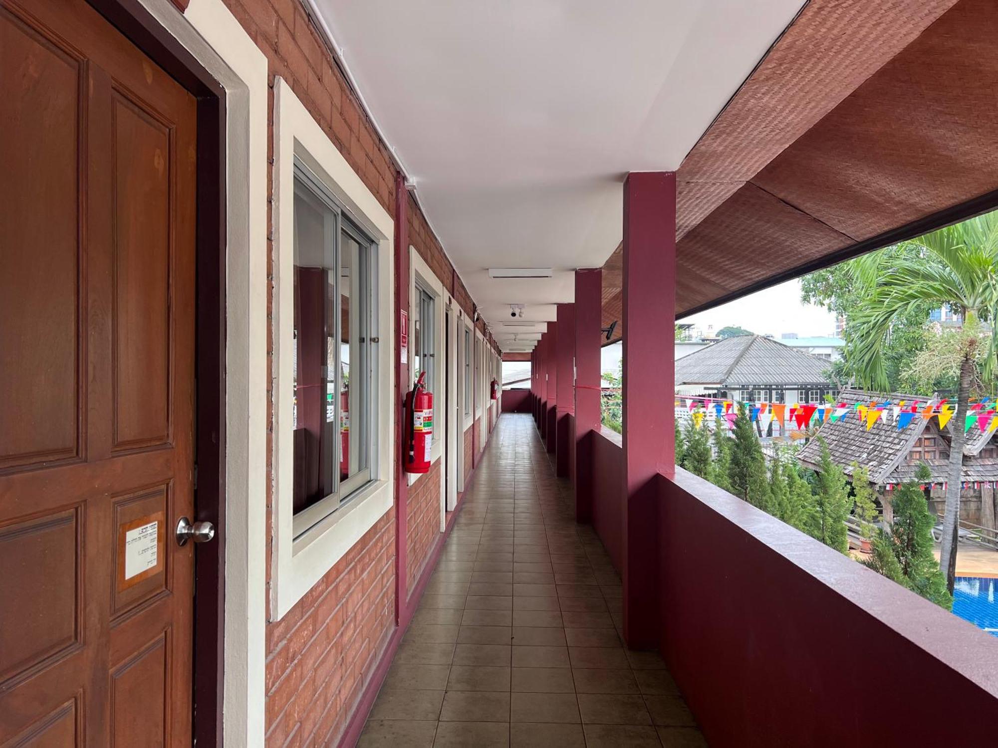 Хостел Red Brick Чиангмай Экстерьер фото